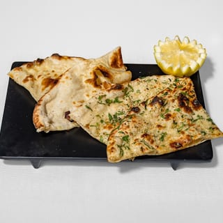 GARLIC NAAN*
